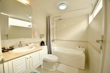 calypso_grand_-_bathroom.jpg